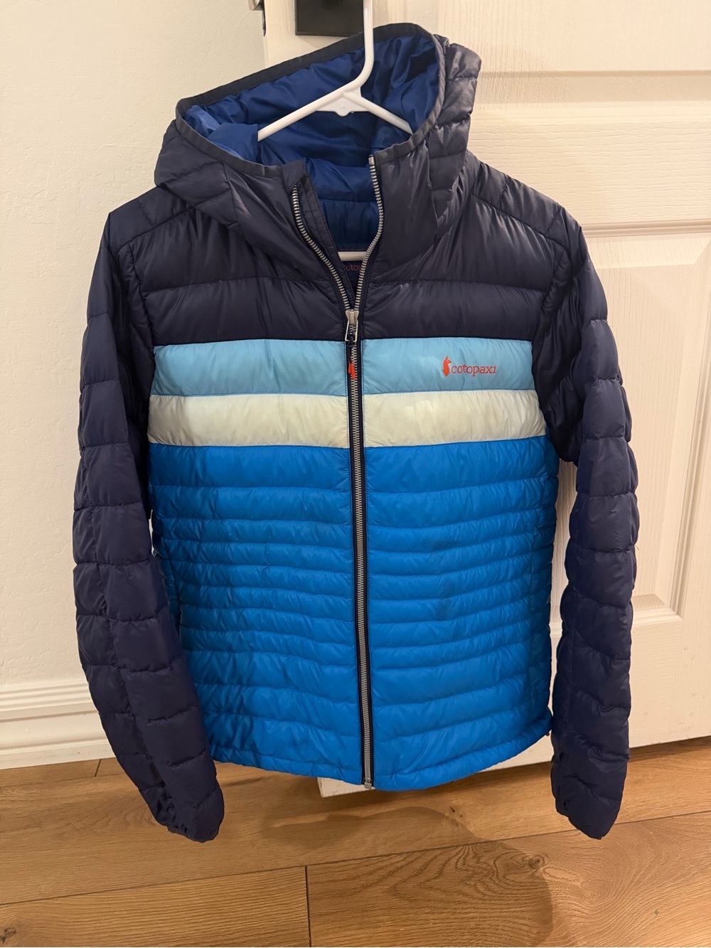 Cotopaxi Women’s Fuego Hooded Down Puffer Jacket Blue Stripes Medium